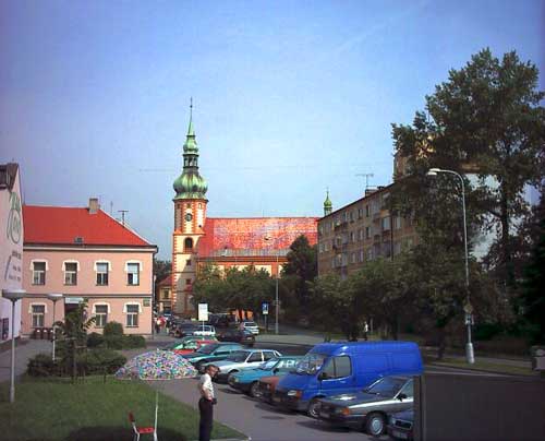 Kostel na náměstí 1.jpg